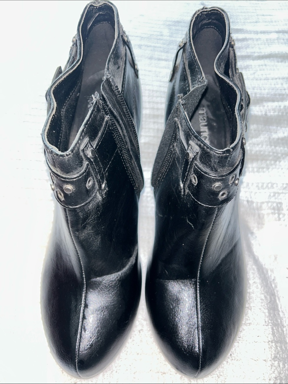 Maurice’s women’s Black Leather Ankle Booties with Buckle Strap size 8.5